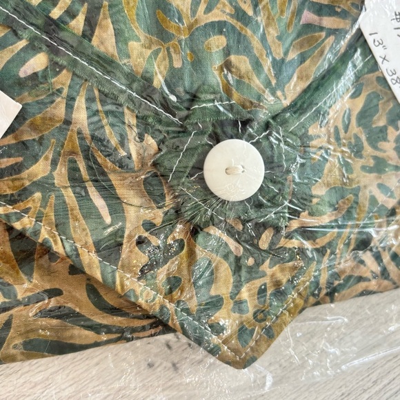 HOMEMADE LANCASTER COUNTY PA Green Beige Print Embellished Table Runner 13”X38” - Picture 3 of 5